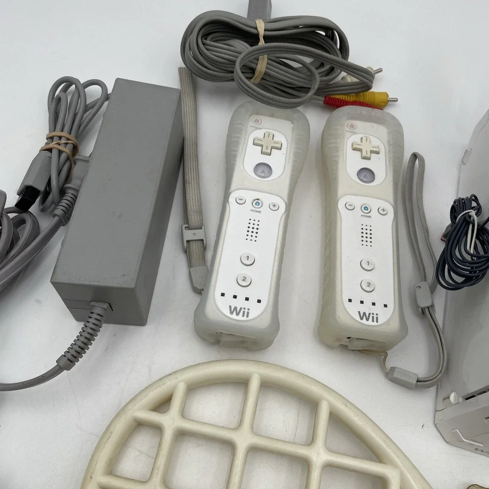 Nintendo Wii Bundle Console+Power Supply+Sensor+Nunchucks+Acces+3 Games- TESTED